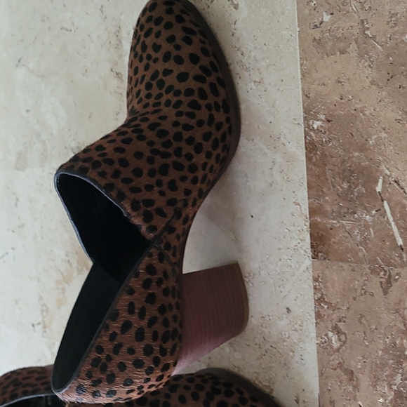 GIANNI BINI NWT real calf hair  animal print leather booties. SIZE 6.5 - Picture 2 of 10